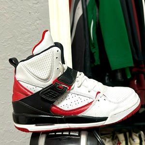 Jordan flights (black, red, & white) *used*